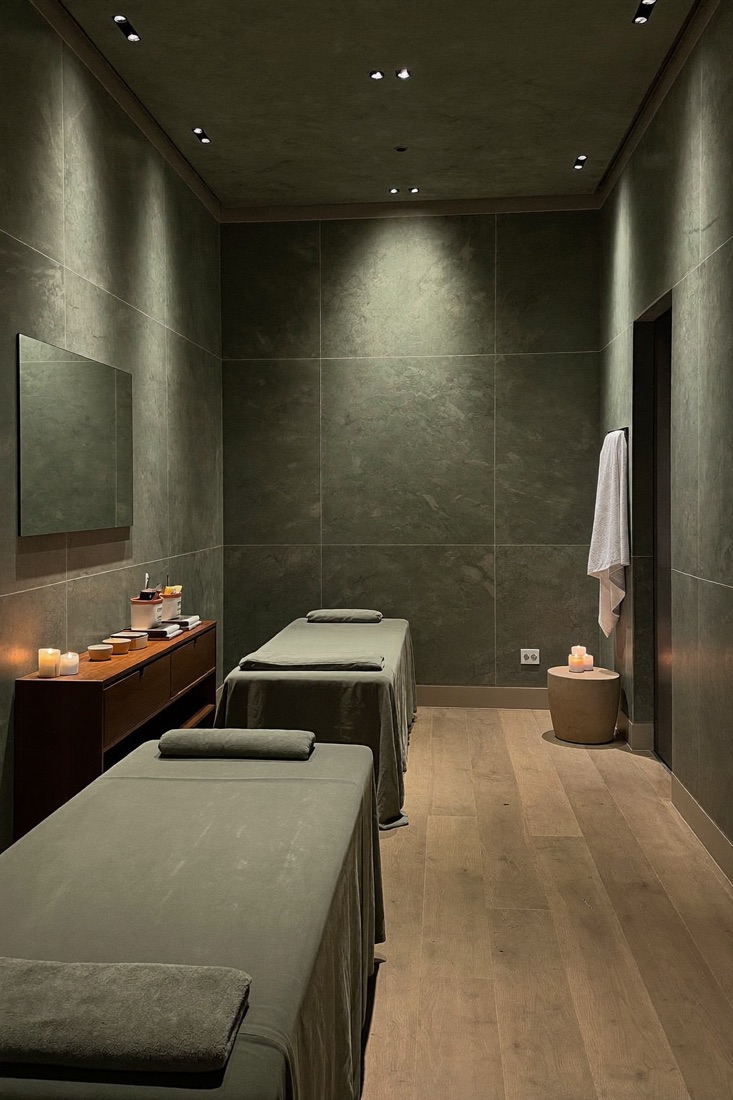 The couples room with two massage tables