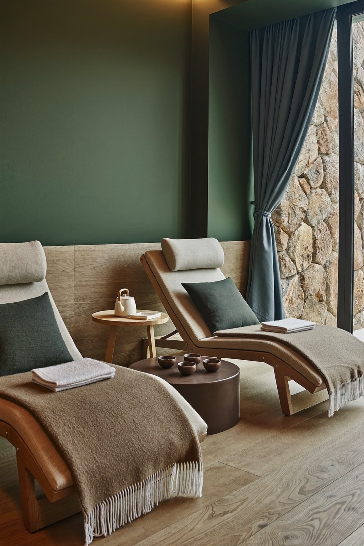 The relaxation lounge with tea
